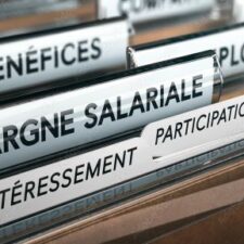 Photographie illustrant les délais de prescription pour le paiement de la participation des salariés en entreprise.