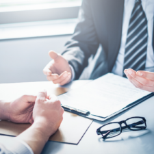 Photo illustrant les négociations salariales lors des NAO 2025